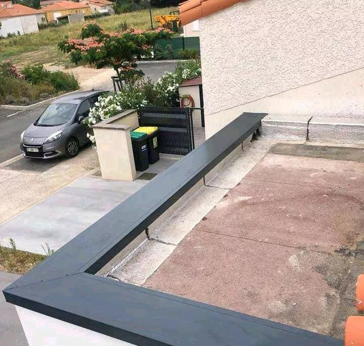 Peut-on mettre des débords de toits en alu sur une toiture en ardoise ?, Perpignan, CBLC Gouttières
