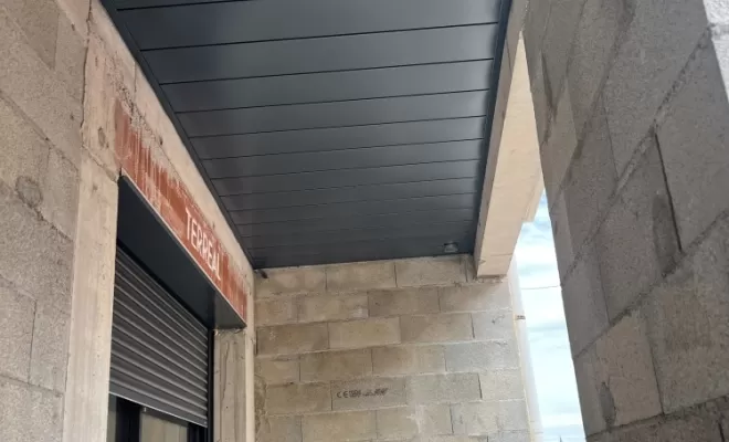 Pose et installation de plafond en aluminium à Bompas, Perpignan, CBLC Gouttières