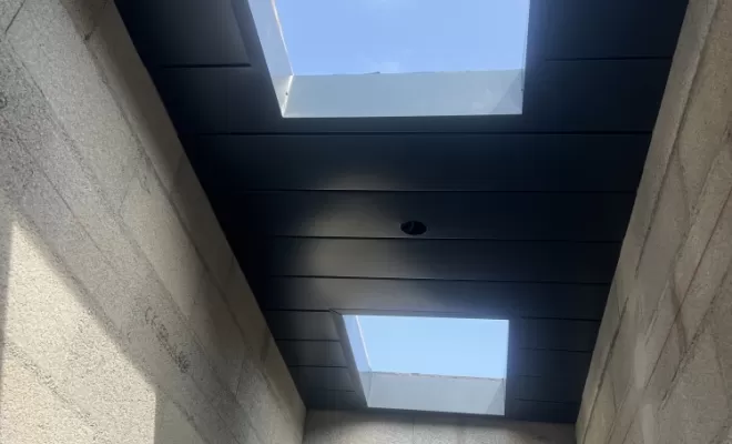 Plafond aluminium avec puits de jour 