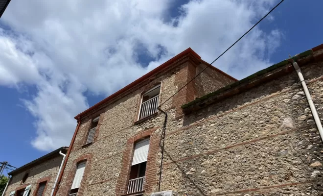 Rénovation. Remplacement d’une gouttière céramique. Pose d’une gouttière aluminium brique , Perpignan, CBLC Gouttières